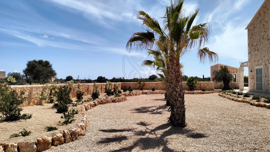 santanyi exclusiva finca de nueva construcción con casa de invitados camino de entrada