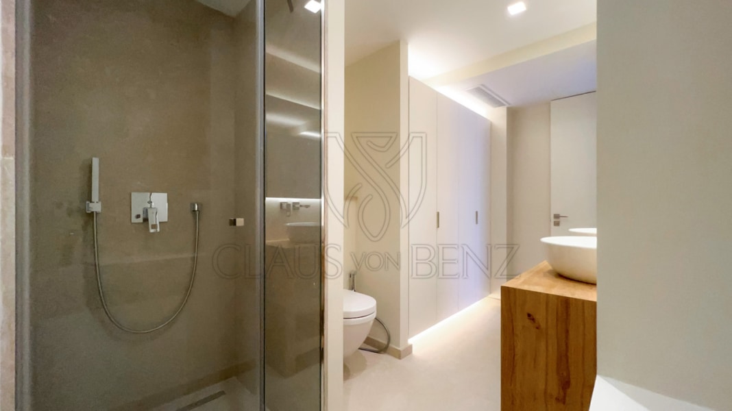 baño en suite 1 2 a sz 1 Inmobiliaria Mallorca - Inmuebles de lujo, fincas y pisos de lujo en venta en Mallorca - Claus von Benz Inmobiliaria Mallorca