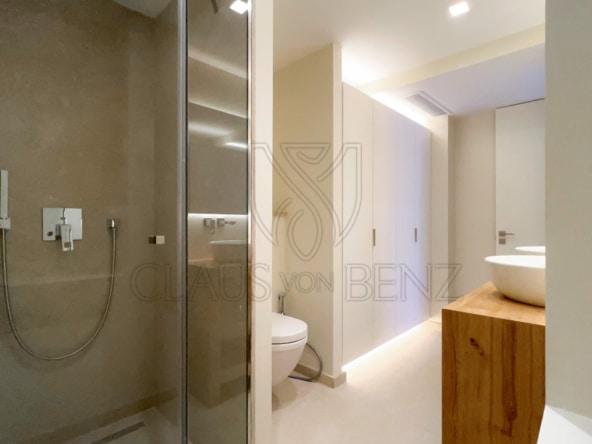 baño en suite 1 2 a sz 1 Inmobiliaria Mallorca - Inmuebles de lujo, fincas y pisos de lujo en venta en Mallorca - Claus von Benz Inmobiliaria Mallorca