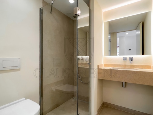 baño en suite del dormitorio principal inmobiliaria Mallorca - Propiedades de lujo, fincas y pisos de lujo en venta en Mallorca - Claus von Benz Real Estate Mallorca