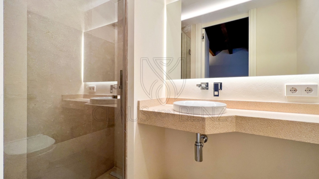 bathroom en suite to sz 2 Real Estate Mallorca - Luxury properties, fincas and luxury apartments for sale in Mallorca - Claus von Benz Real Estate Mallorca