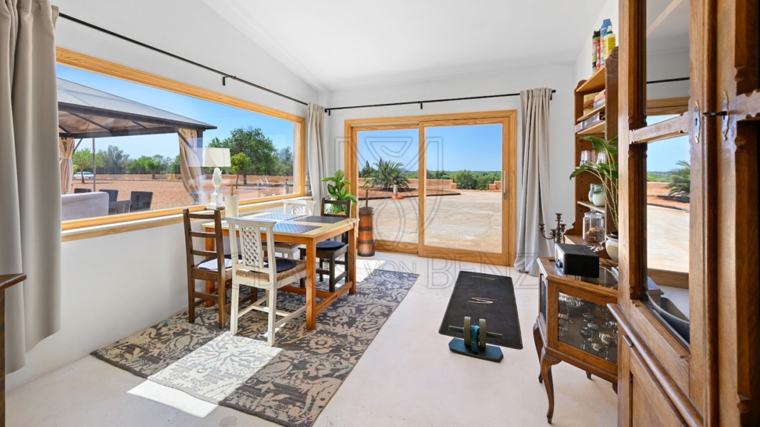 esszimmer 1 1 Immobilien Mallorca - Luxus Immobilien, Finca und Luxus Appartements auf Mallorca kaufen - Claus von Benz Immobilien Mallorca