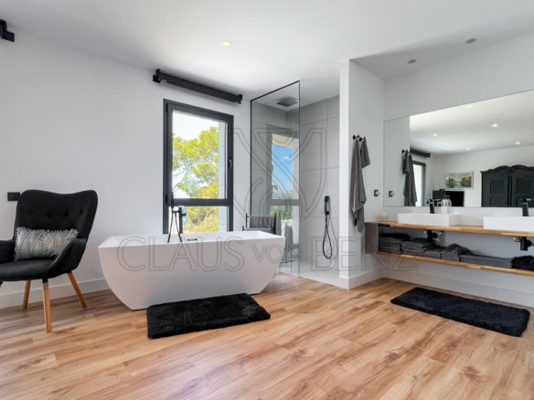 masterbedroom 1 4 Real Estate Mallorca - Luxury properties, fincas and luxury apartments for sale in Mallorca - Claus von Benz Real Estate Mallorca