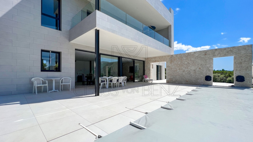 poolterrasse 1 2 Real Estate Mallorca - Luxury properties, fincas and luxury apartments for sale in Mallorca - Claus von Benz Real Estate Mallorca