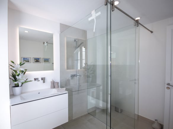 house santa ponsa modern bathroom