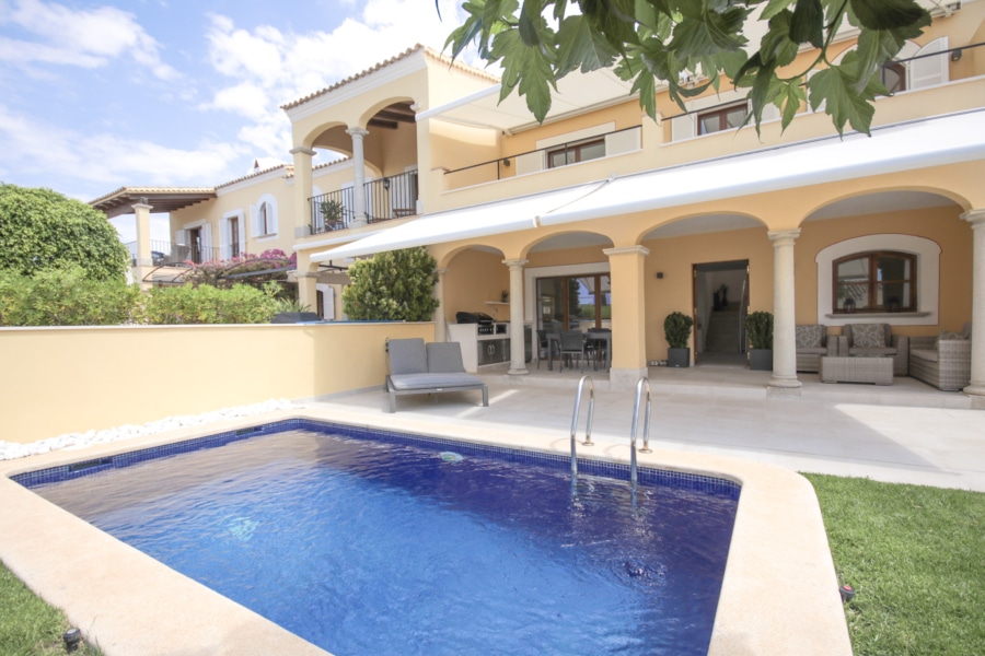 haus santa ponsa terrasse mit pool