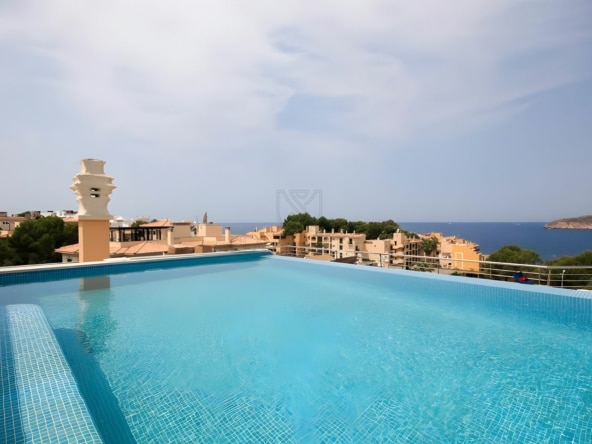 ático de lujo con vistas al mar y piscina infinita