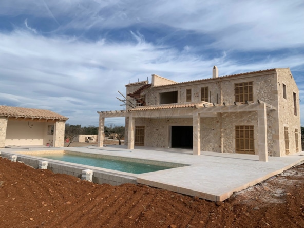 finca nueva con vistas a la piscina derecha