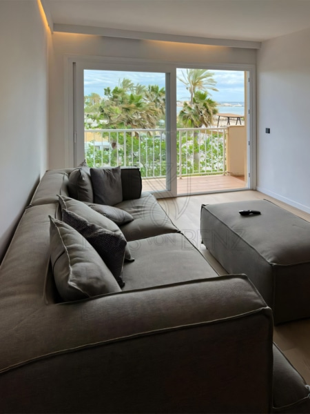 el molinar exclusive apartment with sea view and garage couch