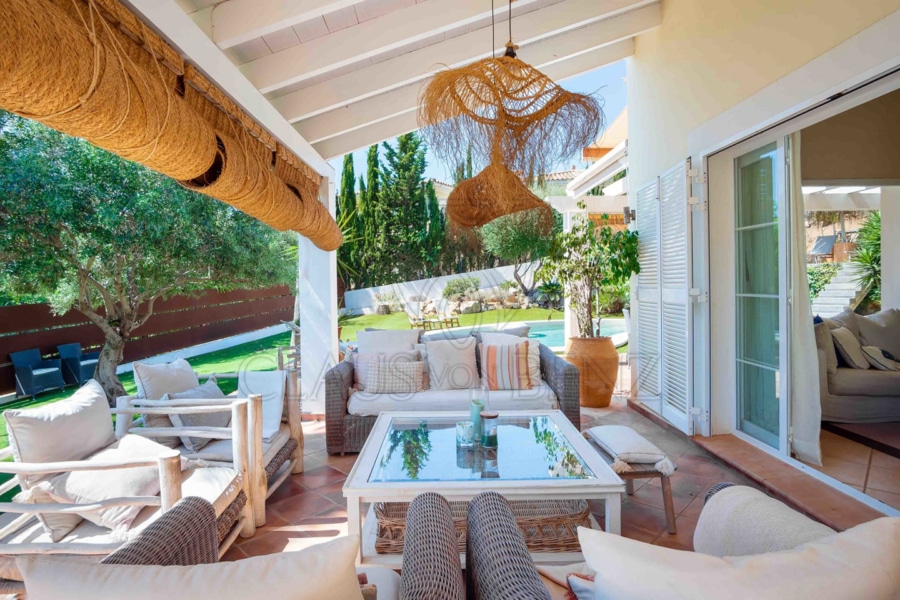 santa ponsa luxury property with style and comfort covered terrace2