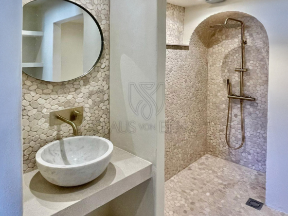 mancor de la vall schoenes saniertes mallorquinisches dorfhaus badezimmer mit dusche