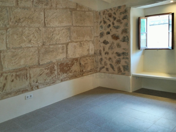 mancor de la vall schoenes saniertes mallorquinisches dorfhaus zimmer mit fenster