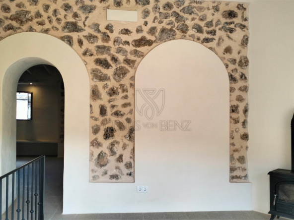 mancor de la vall schoenes saniertes mallorquinisches dorfhaus zimmer mit kamin