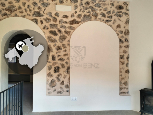 mancor de la vall schoenes saniertes mallorquinisches dorfhaus zimmer mit kamin