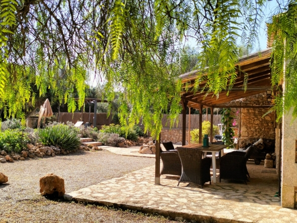 porreres laendliches anwesen mit ferienvermietungslizenz garten mit terrasse