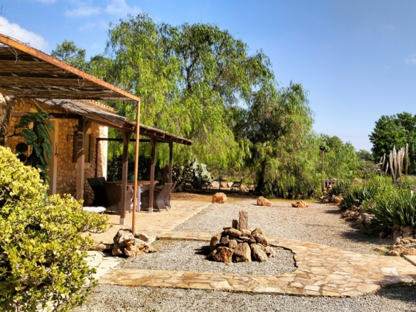 porreres finca rural con licencia de alquiler de vacaciones casa con jardin