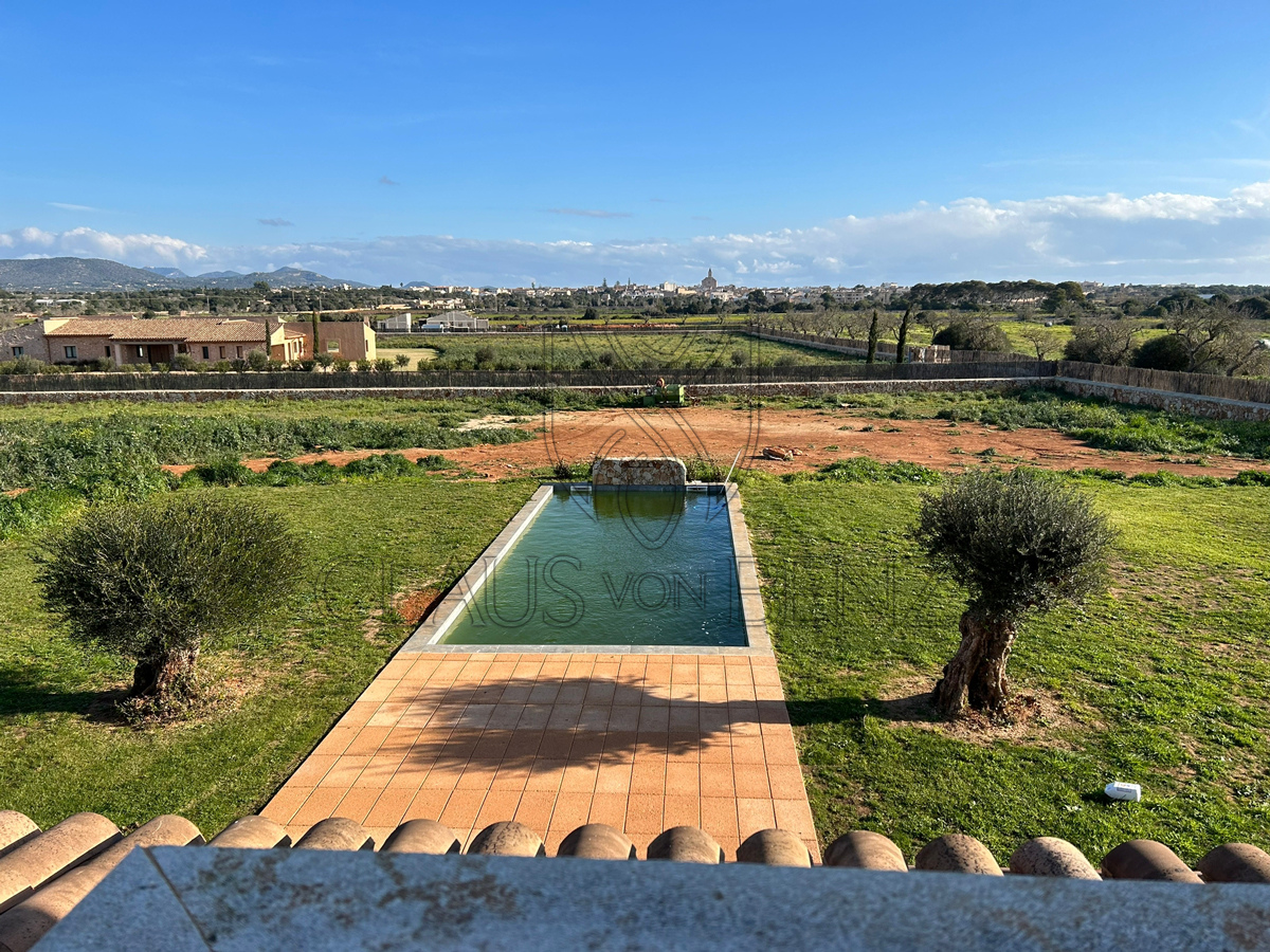 santanyi exklusive neubaufinca mit traumhaftem weitblick pool ausblick