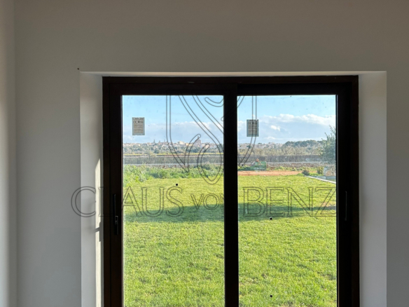 santanyi exclusiva finca de nueva construccion con fantasticas vistas vista al salon