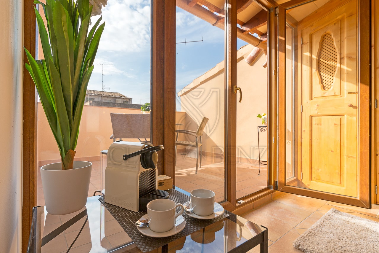 llucmajor elegantes stadthaus mit weinkeller ausblick balkon min