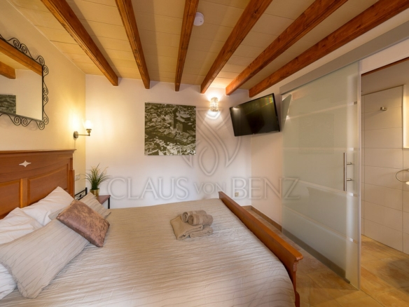 llucmajor elegant townhouse with wine cellar room with bathroom min