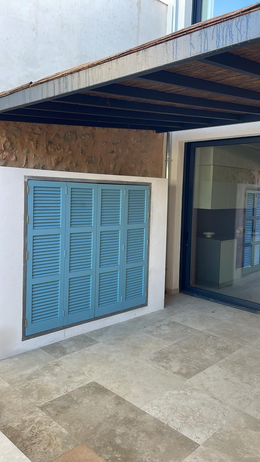 maria de la salut aussenschrank